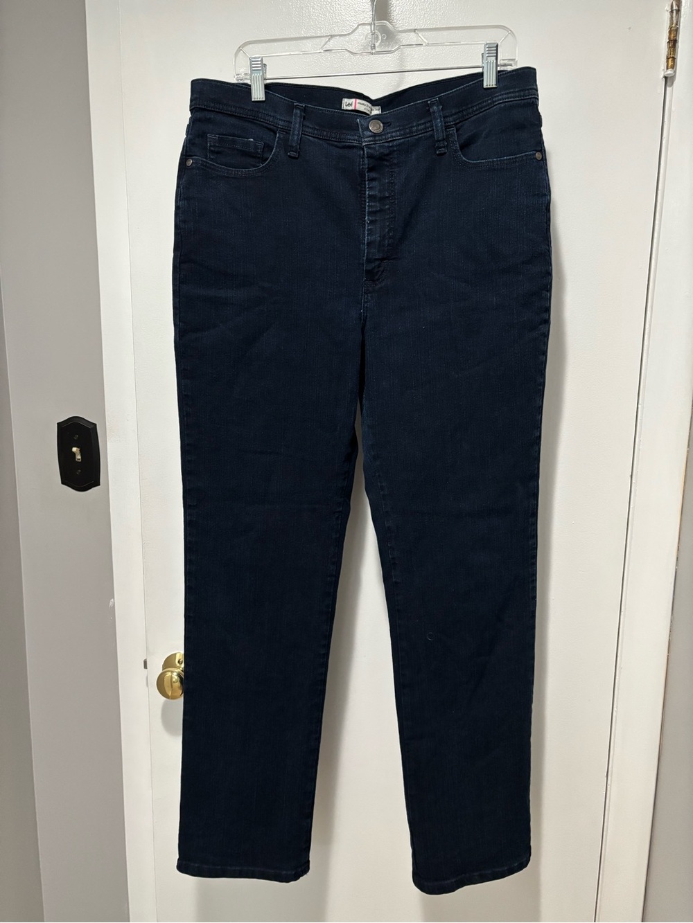 Lee Women's Classic Fit Straight Leg at the Waist Jeans Size 14